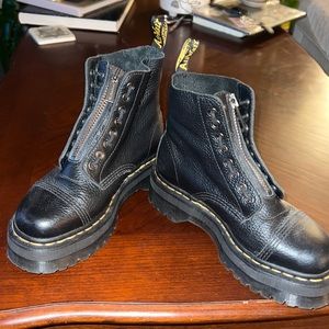 Dr. Marten Sinclair, size 8